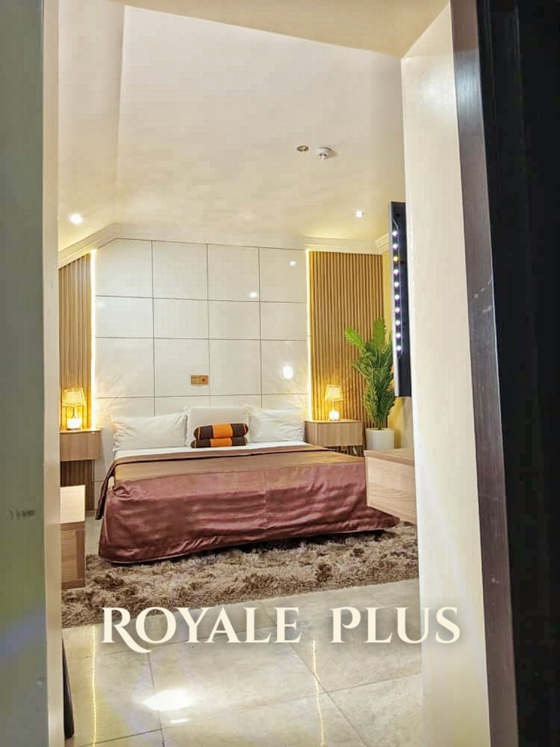 Royale_20251018_120906_0000_copy_3072x4096